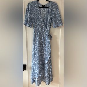 NWOT Bobeau Size S Blue Floral Wrap Dress